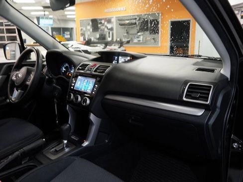 Used 2018 Subaru Forester 2.5i Premium image 35