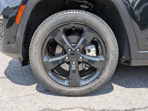 Used 2023 Jeep Grand Cherokee Limited w/ Black Appearance Package AWD/4WD image 29