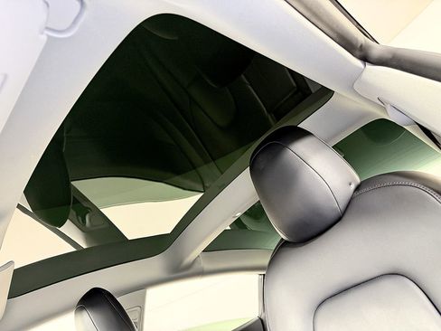 Used 2022 Tesla Model 3 Performance image 32