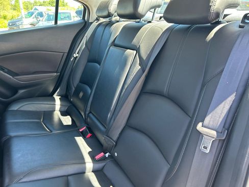 Used 2018 MAZDA MAZDA3 Touring FWD image 19