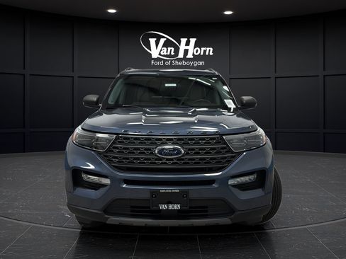 Used 2021 Ford Explorer XLT w/ Equipment Group 202A AWD/4WD image 2