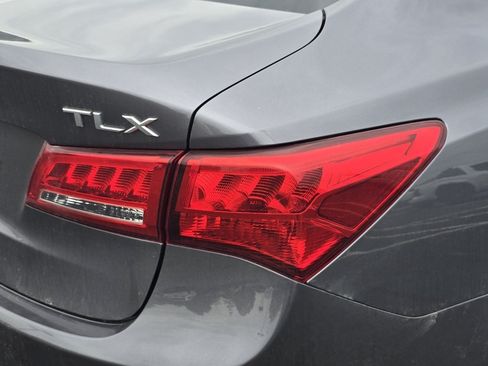 Used 2018 Acura TLX w/ Technology Package FWD image 9