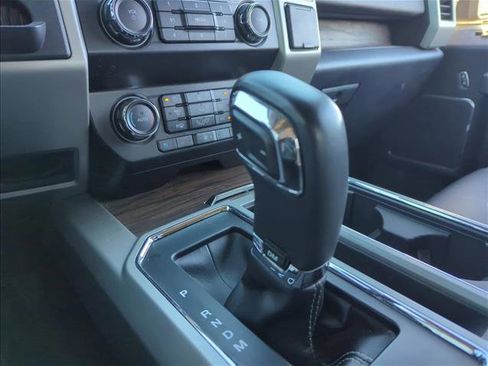 Used 2019 Ford F150 Lariat image 7