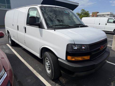 New 2026 Chevrolet Express 2500 Extended RWD image 2