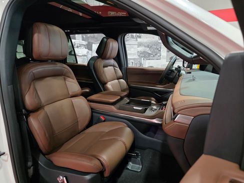 New 2026 Lincoln Navigator Reserve image 19