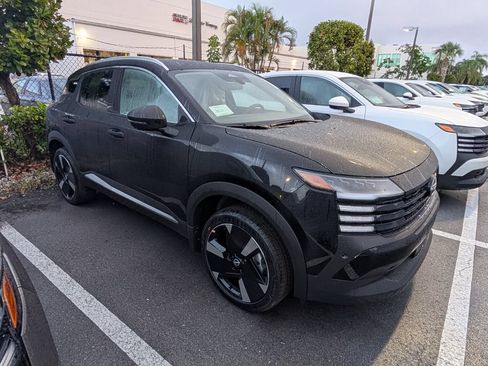 New 2025 Nissan Kicks SR FWD image 2