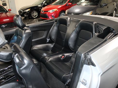 Used 2016 Ford Mustang Premium RWD image 34
