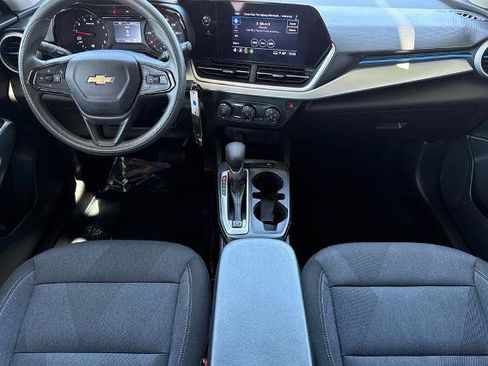 Used 2025 Chevrolet Trax LS FWD image 20