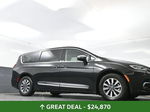 Used 2023 Chrysler Pacifica Limited FWD image 54