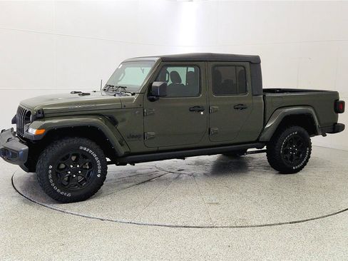 Used 2022 Jeep Gladiator Sport AWD/4WD image 4