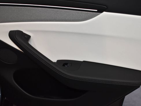 Used 2026 Tesla Model Y AWD image 26