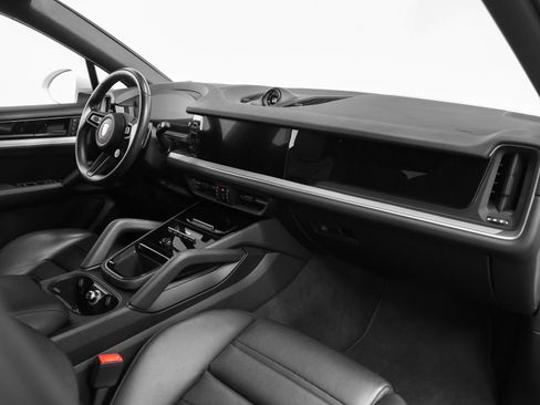 Certified 2024 Porsche Cayenne Coupe AWD/4WD image 22