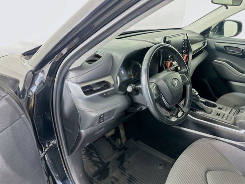 Used 2020 Toyota Highlander LE AWD/4WD image 9