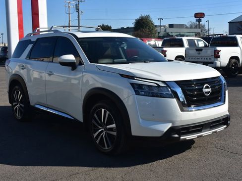 Used 2024 Nissan Pathfinder Platinum w/ Cargo Package image 3