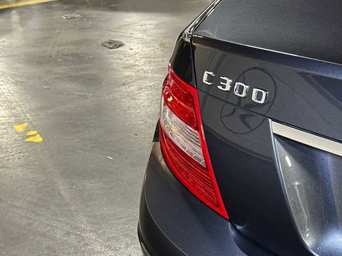 Used 2011 Mercedes-Benz C 300 4MATIC Sedan image 14