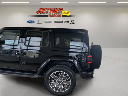 Used 2022 Jeep Wrangler Unlimited Sahara AWD/4WD image 8