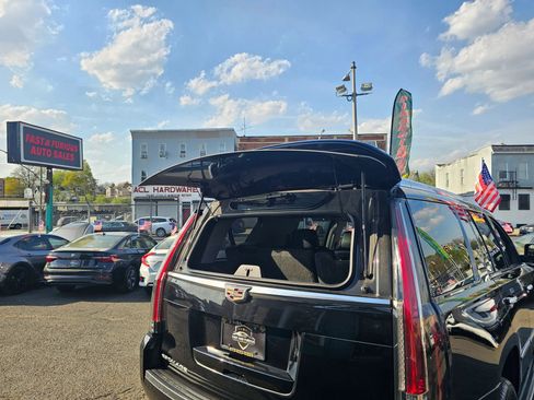 Used 2020 Cadillac Escalade Luxury RWD image 9