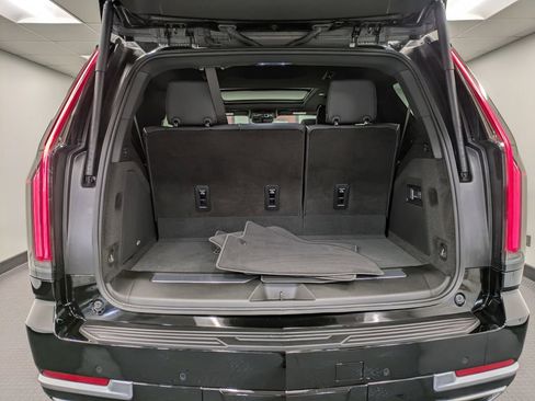 Used 2025 Cadillac Escalade Premium Luxury AWD/4WD image 25