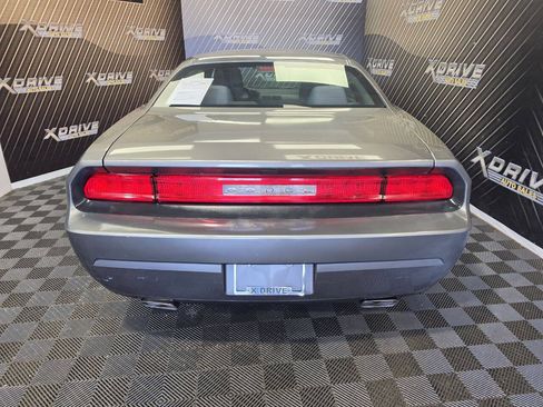 Used 2012 Dodge Challenger SXT RWD image 6