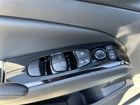 Used 2023 Nissan Altima 2.5 SV image 13