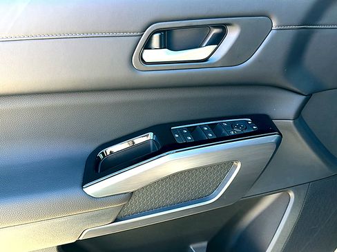 New 2026 Nissan Pathfinder SL image 13