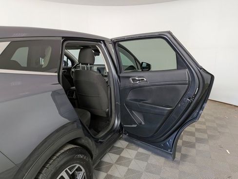 Used 2023 Kia Sportage LX image 34