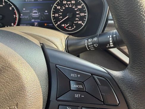 Used 2025 Nissan Altima 2.5 SV FWD image 17
