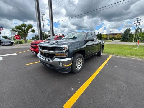 Used 2017 Chevrolet Silverado 1500 LT w/ All Star Edition AWD/4WD image 2