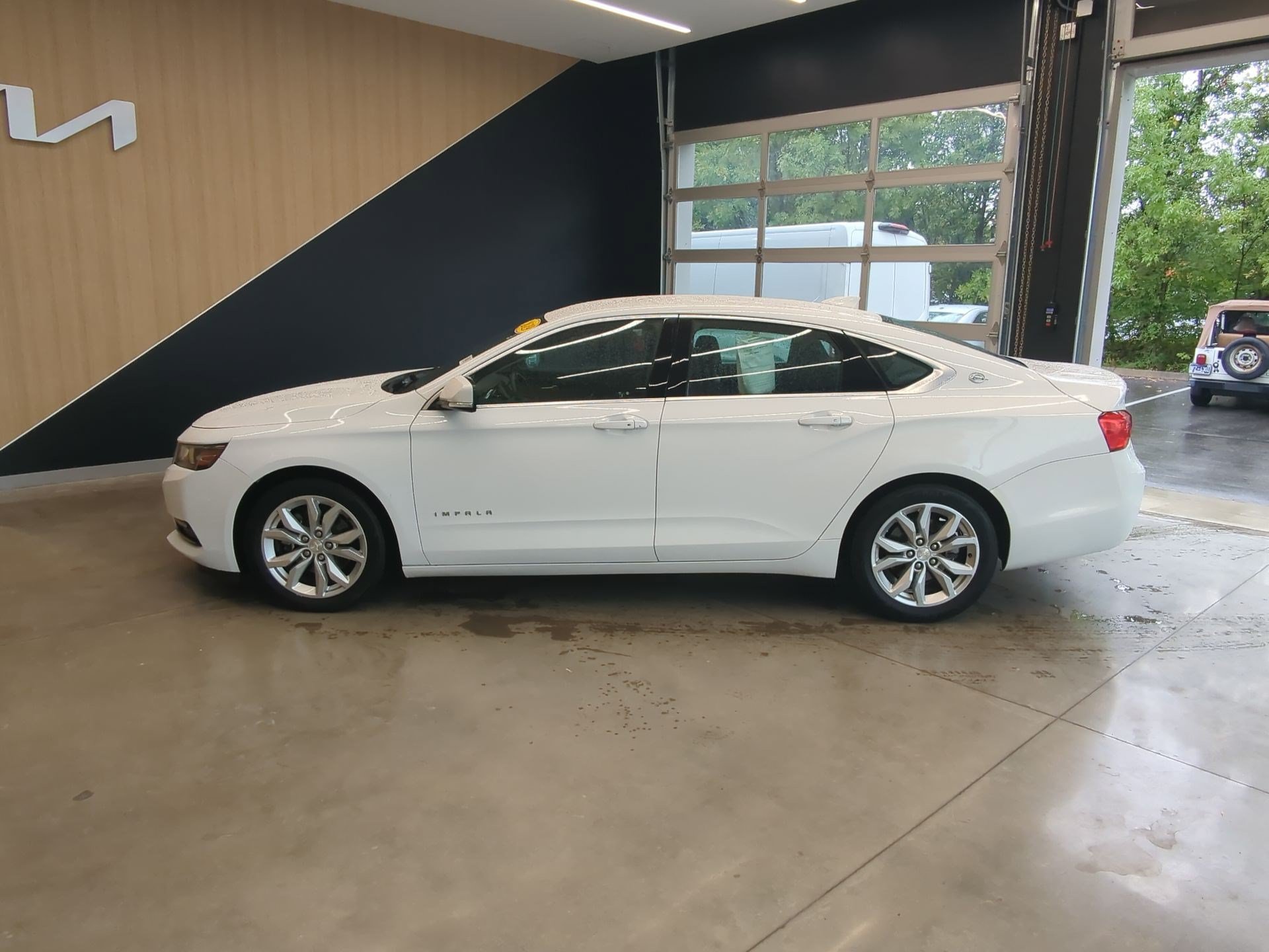 Used 2019 Chevrolet Impala LT FWD image 5