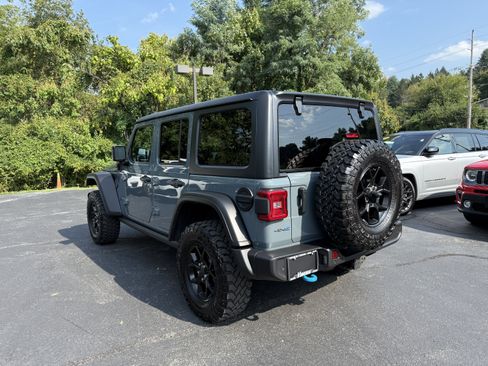 Used 2024 Jeep Wrangler Unlimited AWD/4WD image 4