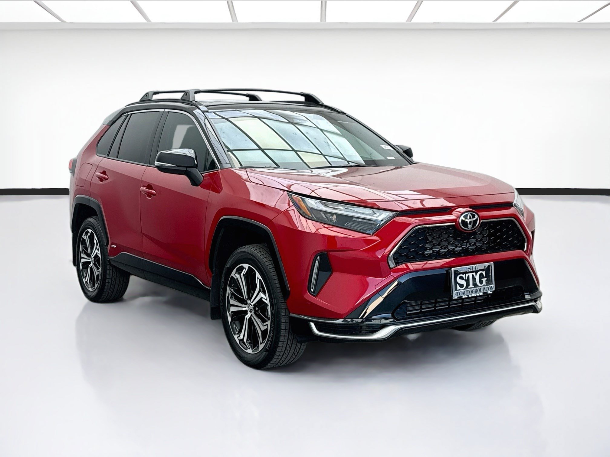 Used 2025 Toyota RAV4 XSE AWD/4WD image 3