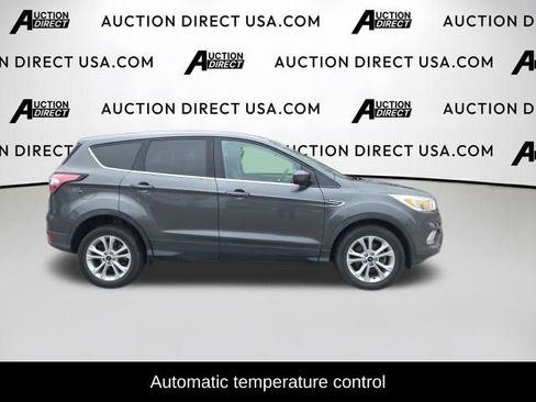 Used 2017 Ford Escape SE image 5
