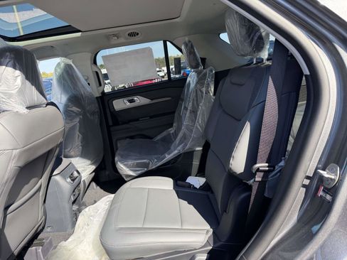 New 2026 Ford Explorer Active w/ Active Comfort Package image 10
