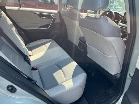Used 2019 Toyota RAV4 XLE Premium FWD image 6