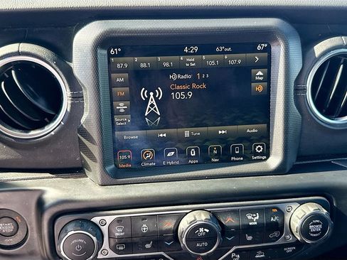 Used 2021 Jeep Wrangler Unlimited Sahara w/ Cold Weather Group AWD/4WD image 16