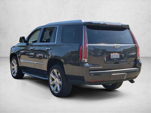 Used 2017 Cadillac Escalade Luxury RWD image 8