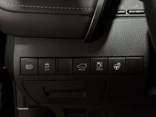 Used 2022 Toyota Camry SE w/ Cold Weather Package FWD image 19