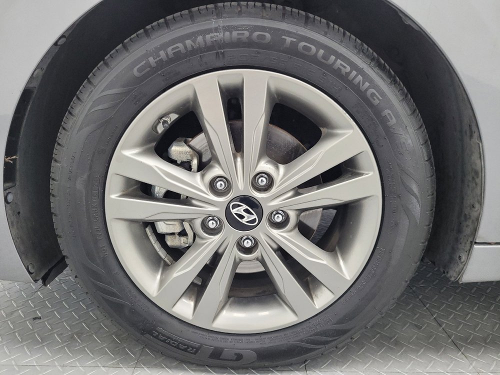 Used 2018 Hyundai Elantra Value Edition FWD image 31