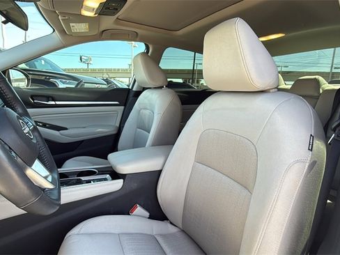 Used 2023 Nissan Altima 2.5 SV w/ SV Premium Package image 15