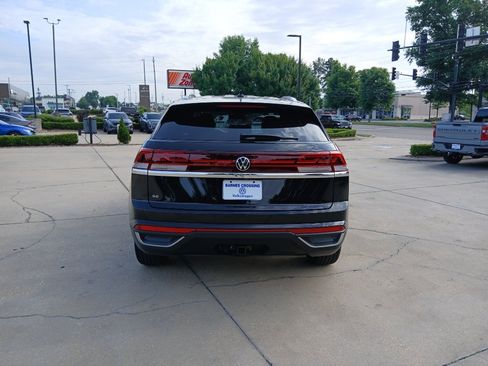 New 2026 Volkswagen Atlas Cross Sport SE FWD image 6