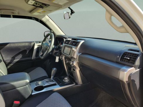 Used 2018 Toyota 4Runner SR5 AWD/4WD image 7