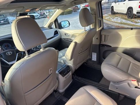 Used 2018 Toyota Sienna XLE Premium image 8