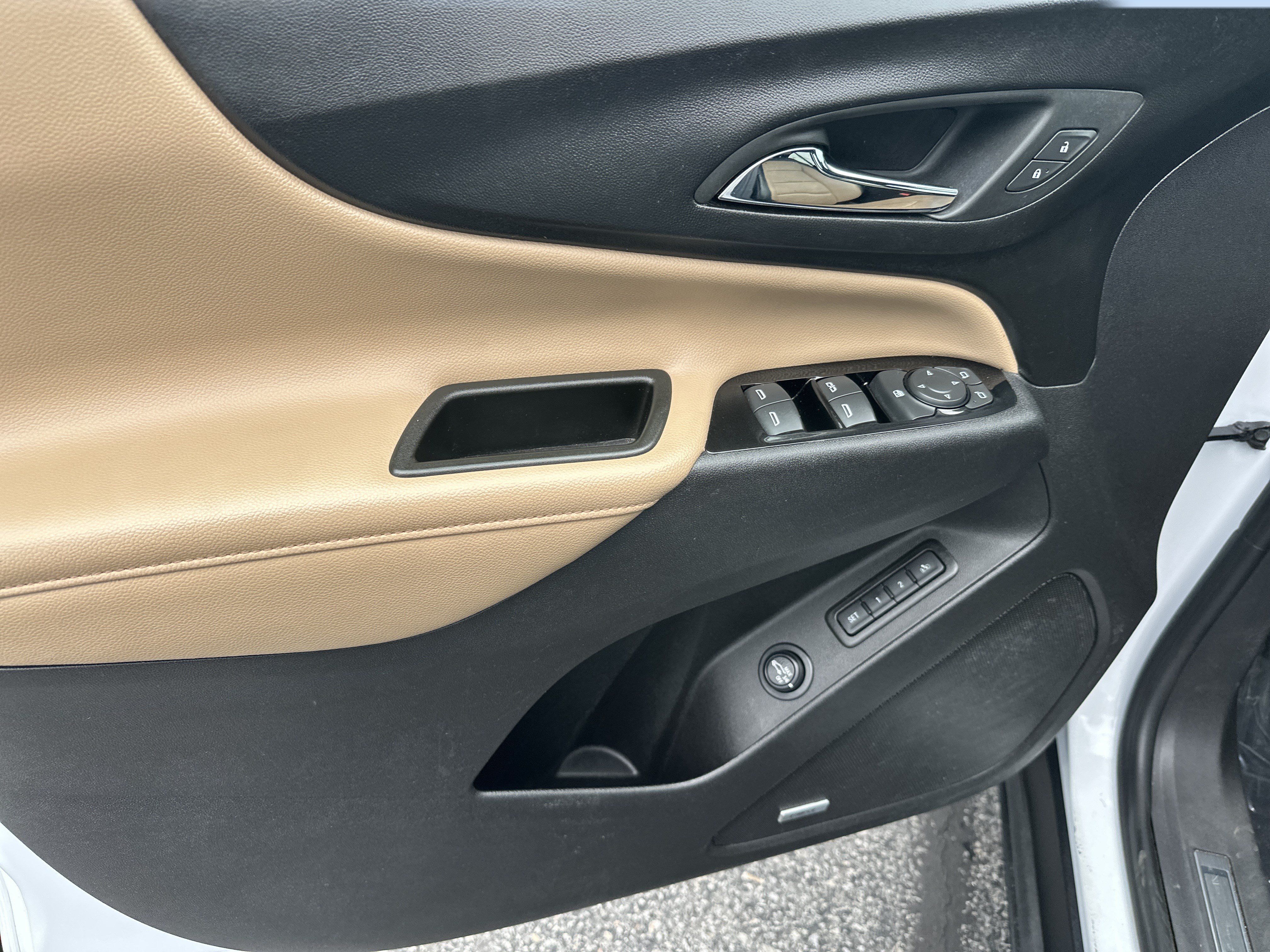 Certified 2024 Chevrolet Equinox Premier AWD/4WD image 10