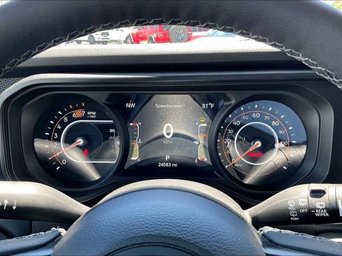 Certified 2025 Jeep Wrangler Unlimited Rubicon w/ Convenience Group AWD/4WD image 8