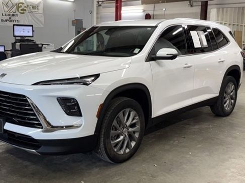 Used 2025 Buick Enclave Preferred image 1