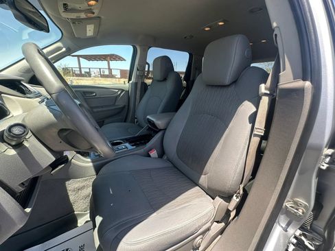 Used 2017 Chevrolet Traverse LT FWD image 7