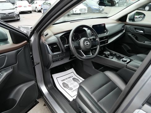 Used 2022 Nissan Rogue SV w/ SV Premium Package AWD/4WD image 9