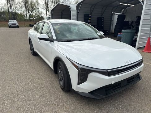 Used 2025 Kia K4 LXS image 4