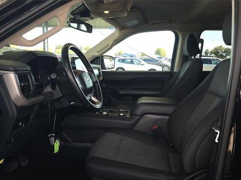 Used 2024 Ford Expedition Max XLT image 3