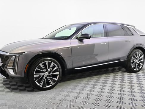 New 2025 Cadillac Lyriq Luxury image 2